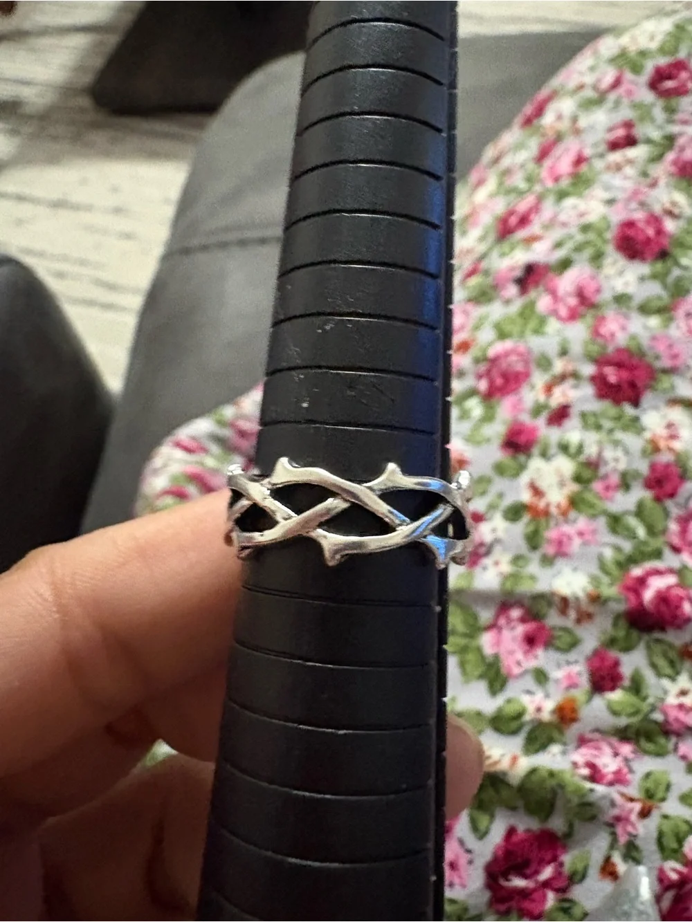 Twisted Vine Pattern Ring in Silver Tone